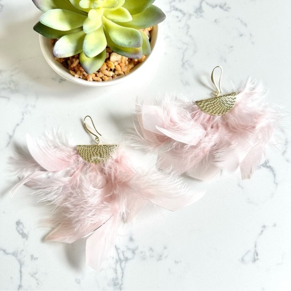 Light Pink Feather Drop Earrings Fluffy Soft Romantic Jewelry Long Boho NEW - Picture 1 of 5